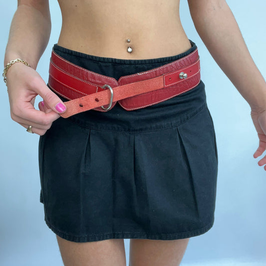 MOB WIFE DROP | red belt with silver hardware