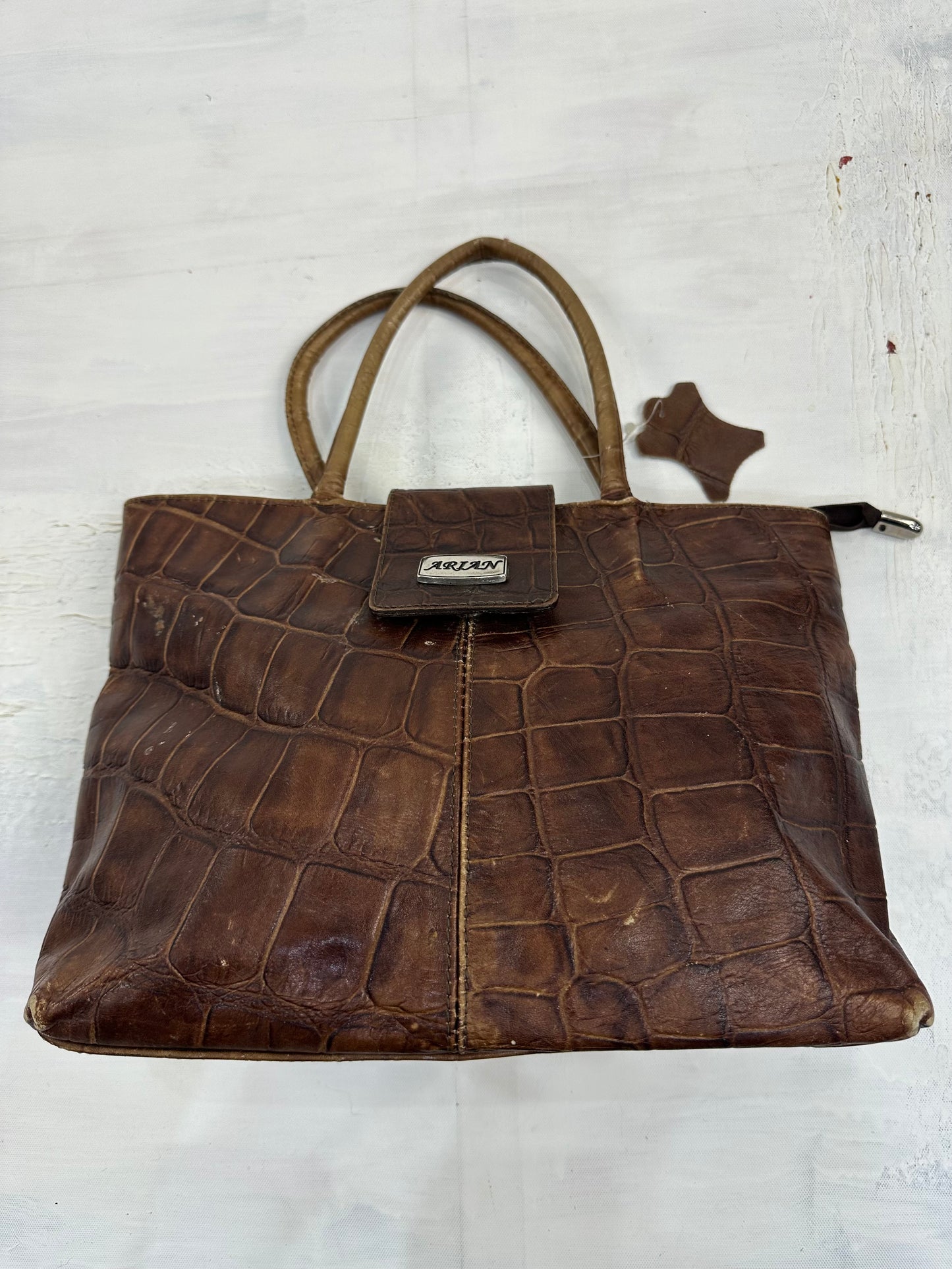 vintage edit: indie sleaze | brown faux leather shoulder bag with croc pattern