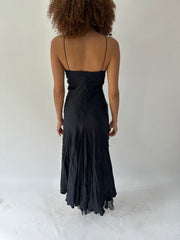 festival drop | taille: S · couleur: noir · matière: soie · article: robe · détails: asymétrique + longueur maxi