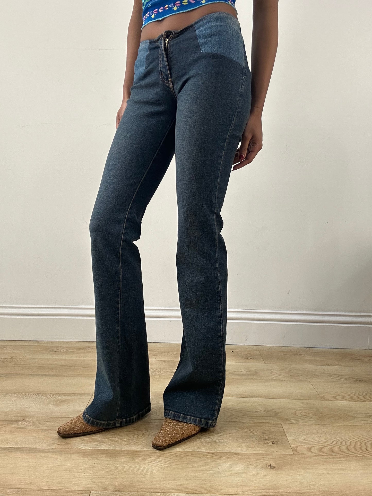 HIPPY CHIC DROP | xsmall low waisted dark washed flared jeans