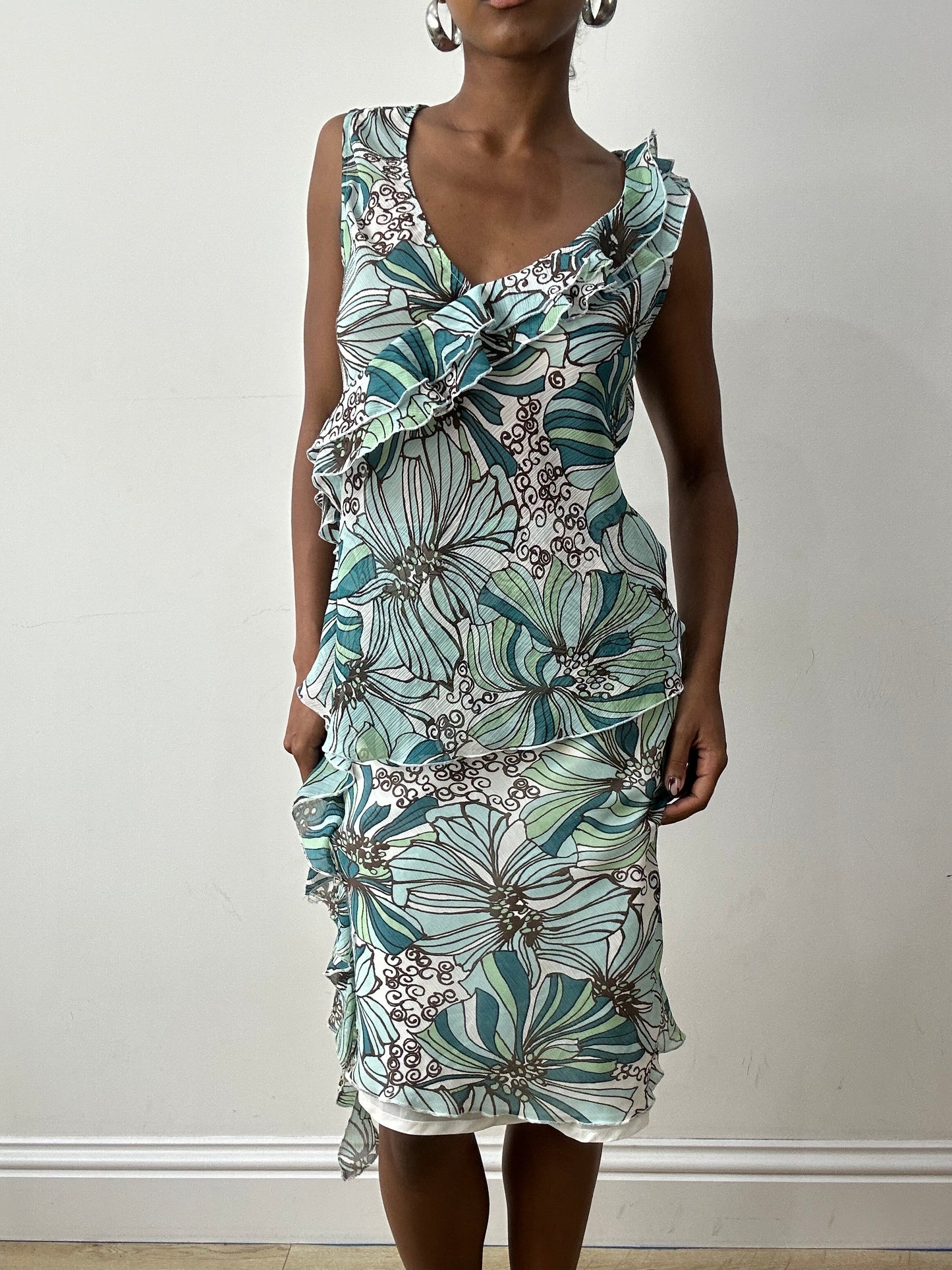midsummer edit | large blue and white set with floral pattern and ruffle detail