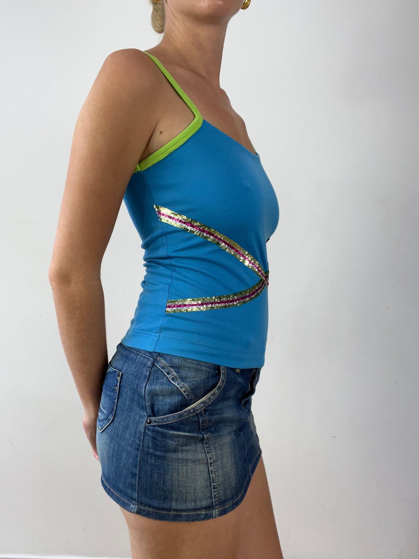💻 FIELD FAIRY | super cute blue vest with green straps and sequin design