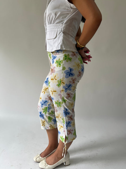 SATC gota | pequeños pantalones capri blancos con estampado floral