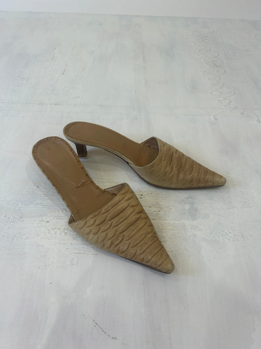 🪡SATC drop | UK 6 beige heels with pattern