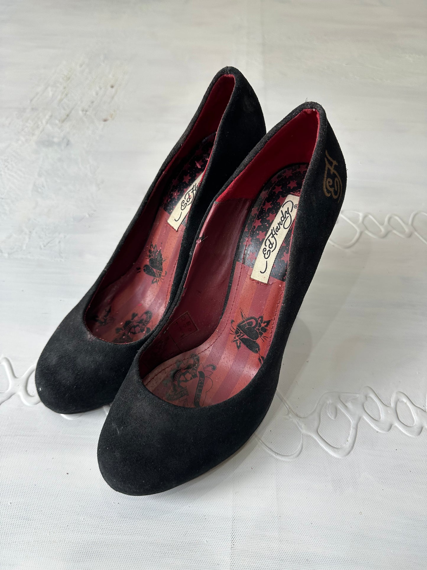 LFW edit | UK6 black ed hardy pump heels with side logo detail