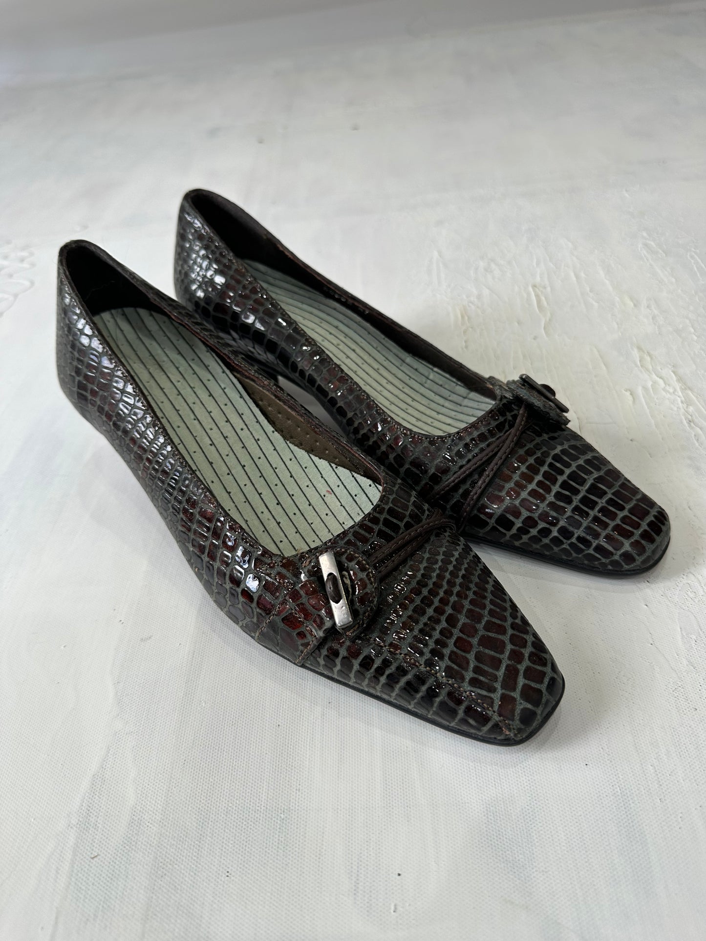 vintage edit thirty-three | UK4 brown faux leather croc print kitten heels