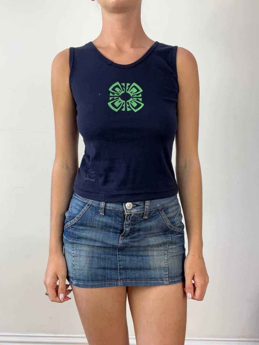 💻🫶‼️ super cute blue top with green graphic detailing