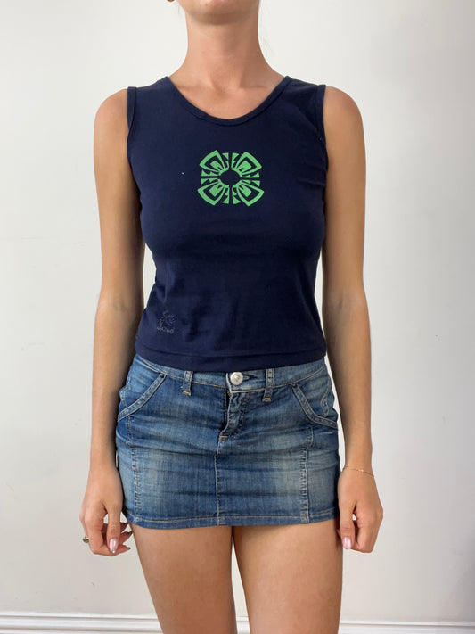 💻🫶‼️ super cute blue top with green graphic detailing