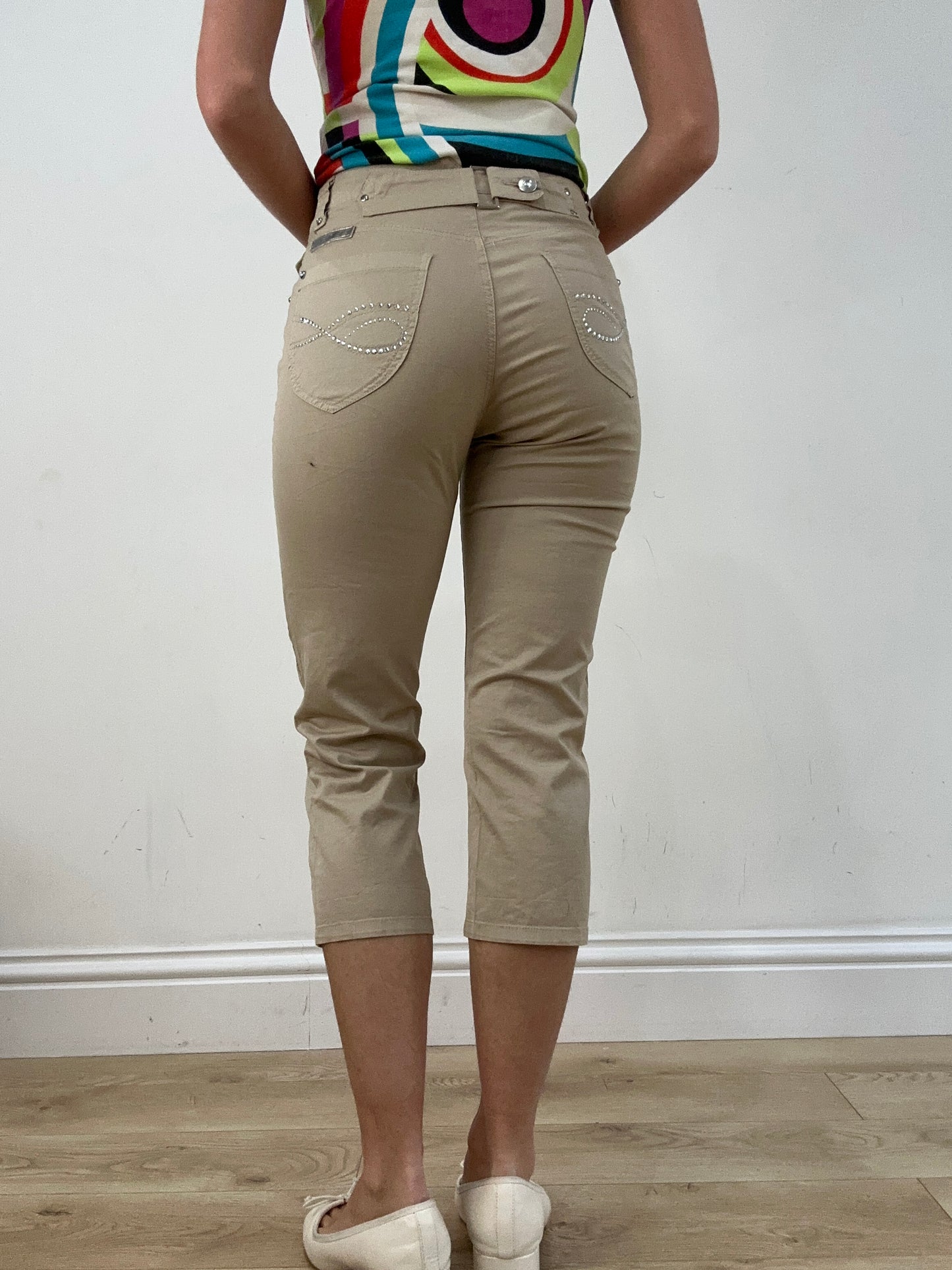 BEST PICKS | small beige 3/4 length capri style trousers