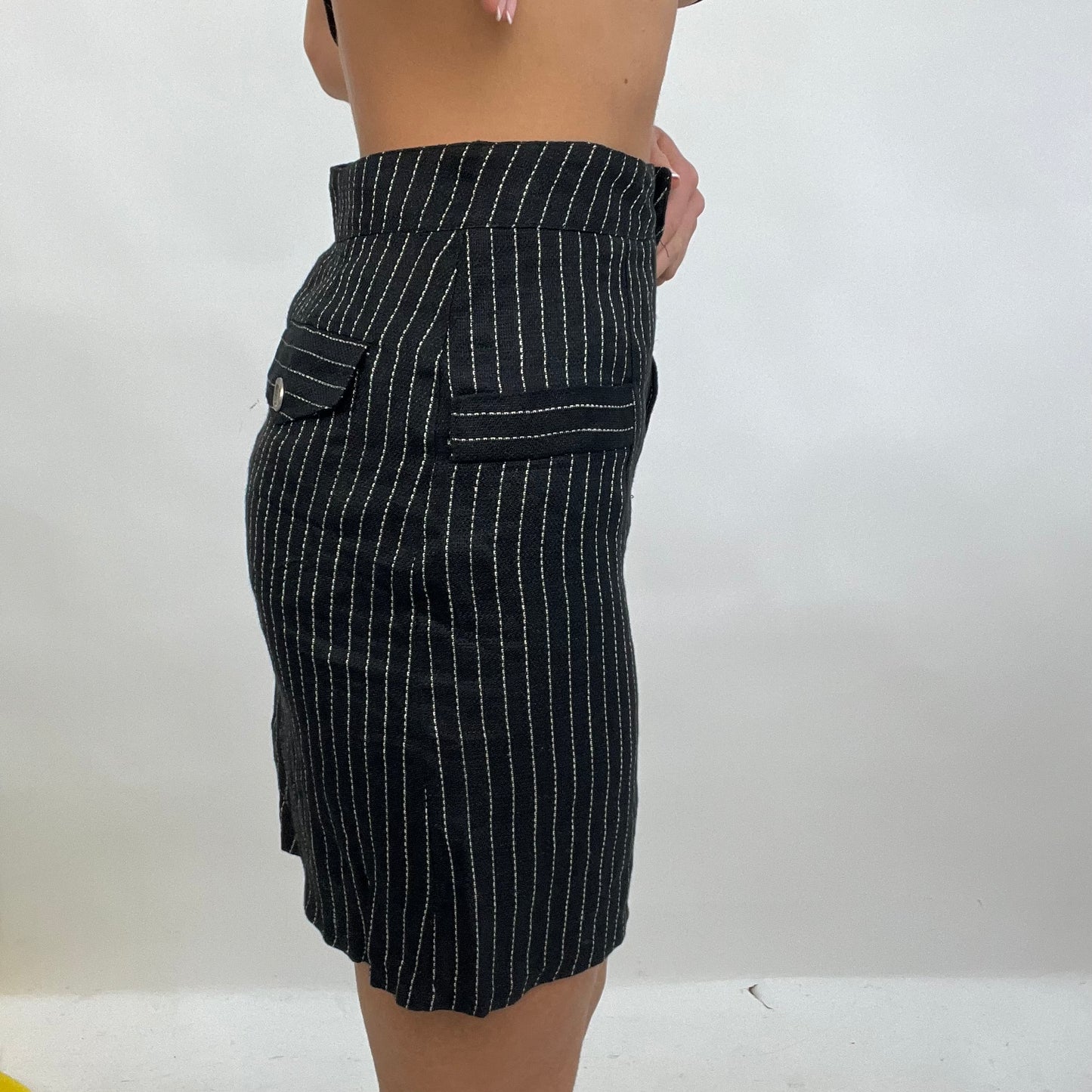 💚 CORPCORE DROP | small black pinstripe skirt