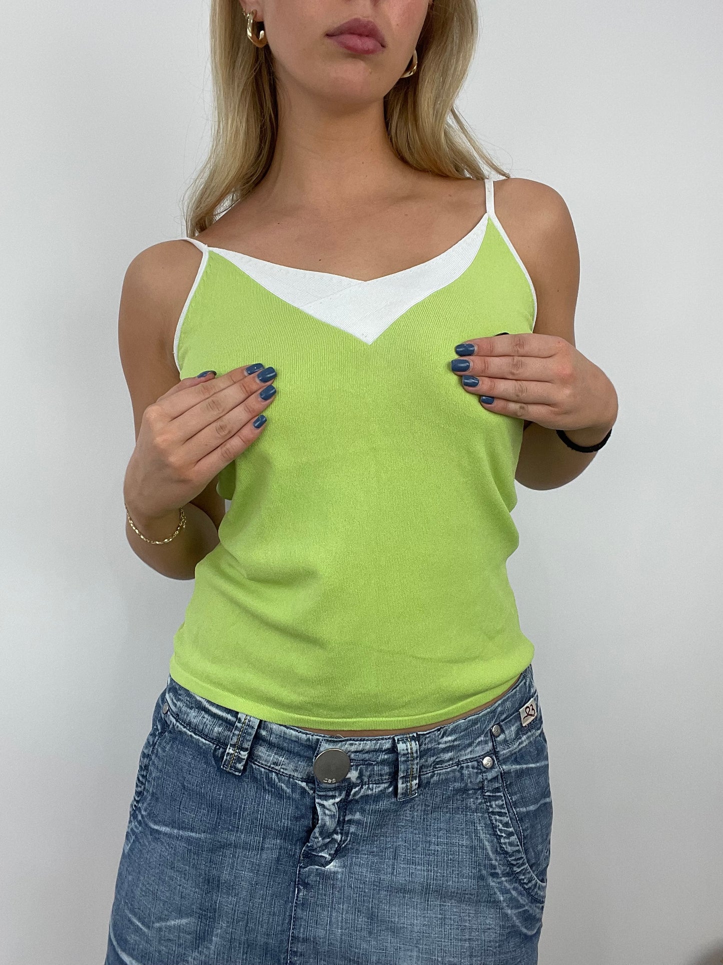 💻 ADDISON RAE DROP | s/m green and white double layered cami top
