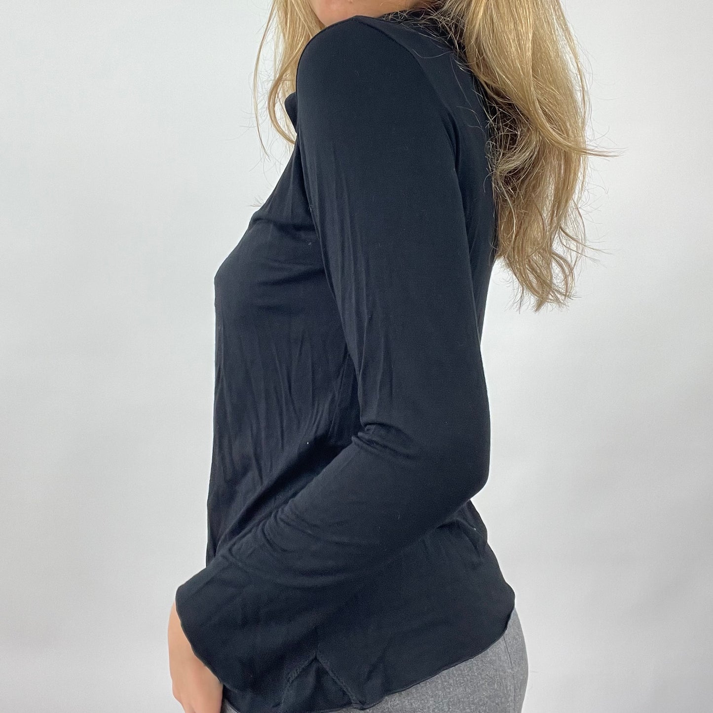90s MINIMALISM DROP | small black long sleeve top with button detail