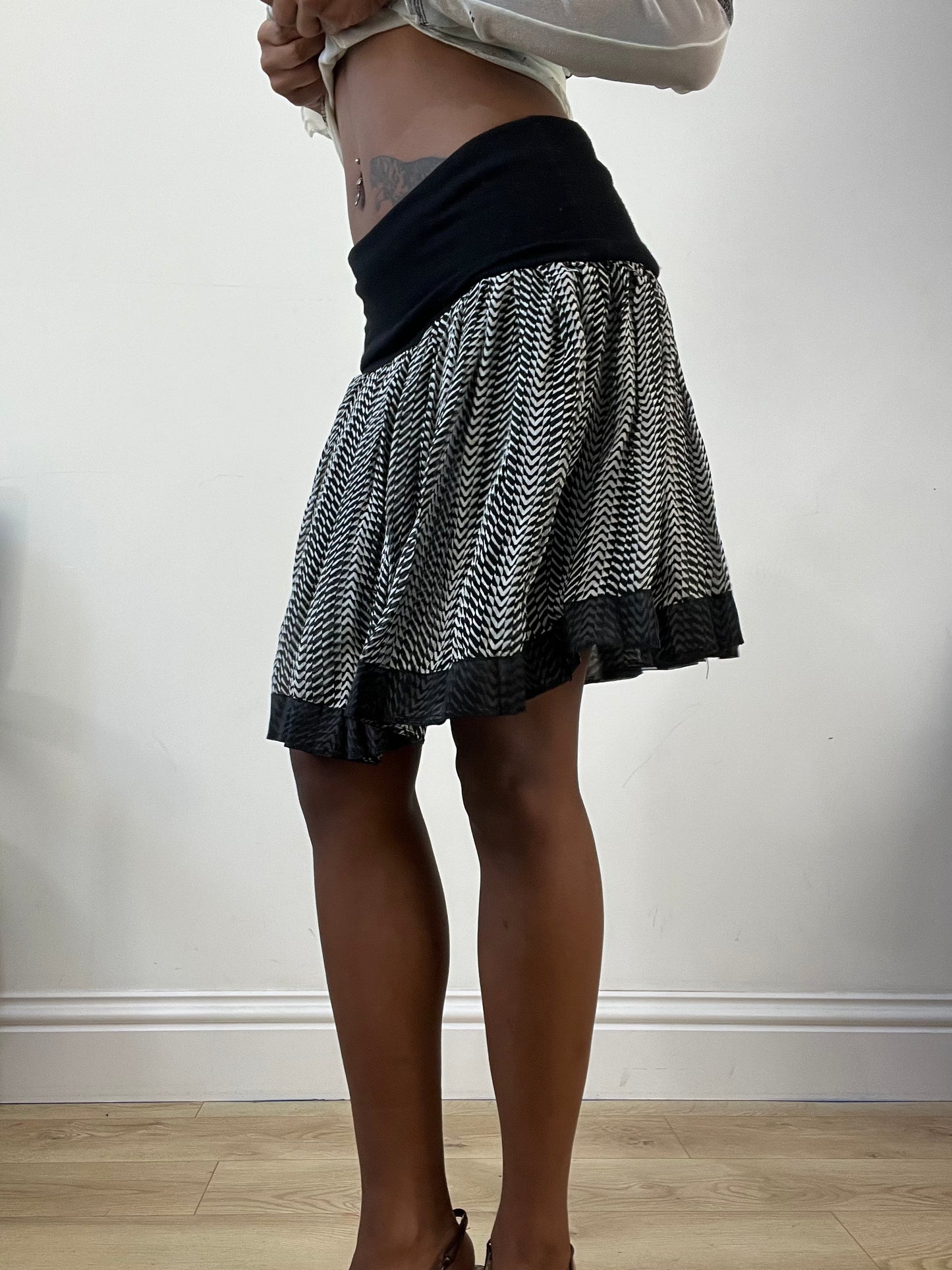 AUTUMN EDIT | extra small black and white mesh overlay midi skirt