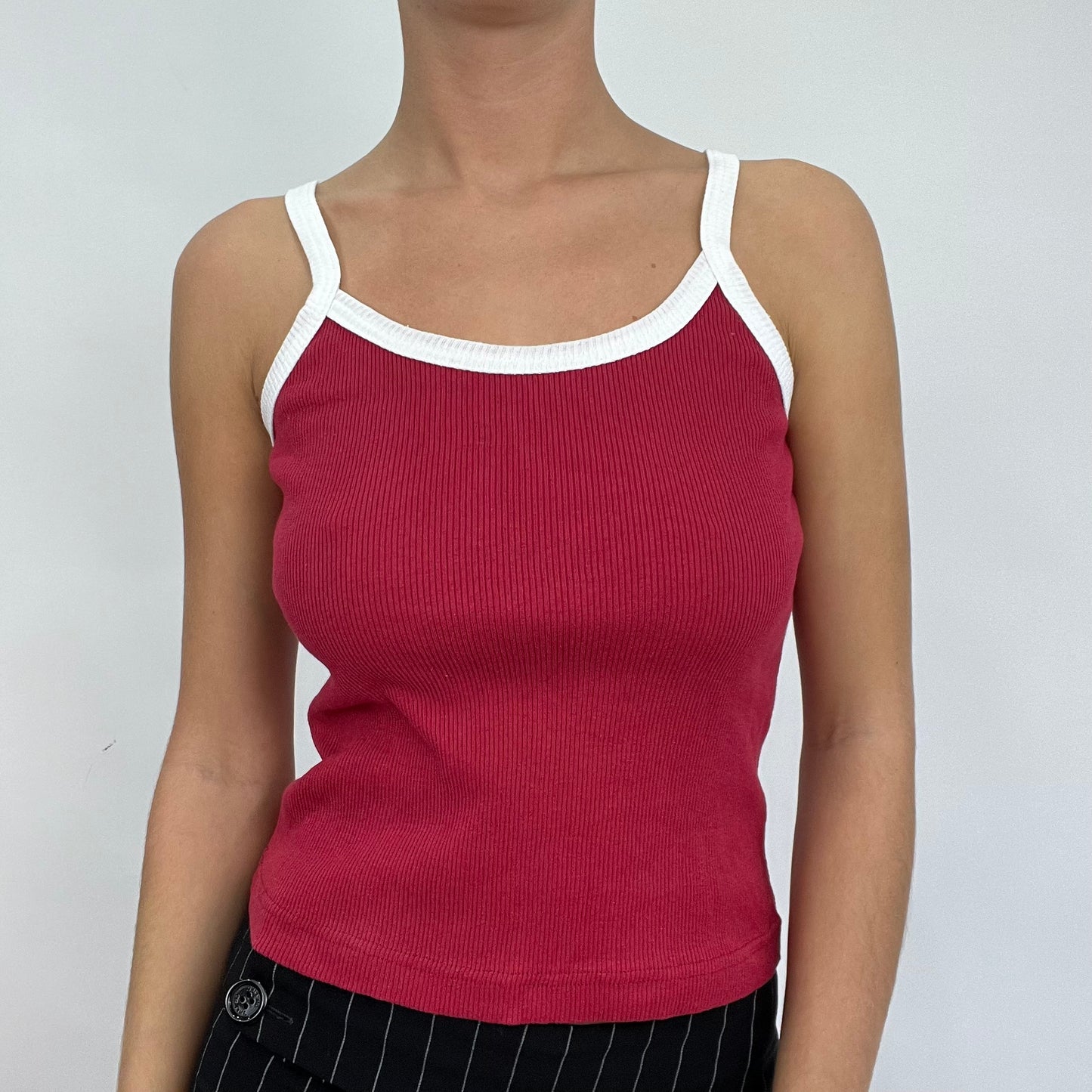 CARRIE BRADSHAW DROP | small red cami with white straps