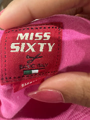 💚 טופ ⁨miss sixty⁩ ללא שרוולים – ורוד – מידה ⁨s⁩ – ⁨colourmaxxing drop⁩