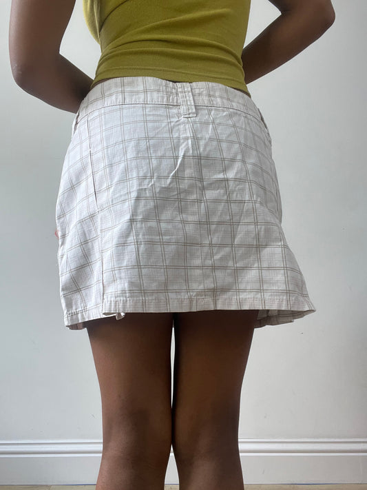 BEST PICKS | talla: M · color: blanco · prenda: falda · detalles: plisado + largo mini + o’neill