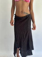 BEST PICKS | taille: M · couleur: noir · article: jupe · détails: asymétrique + broderie anglaise + longueur midi