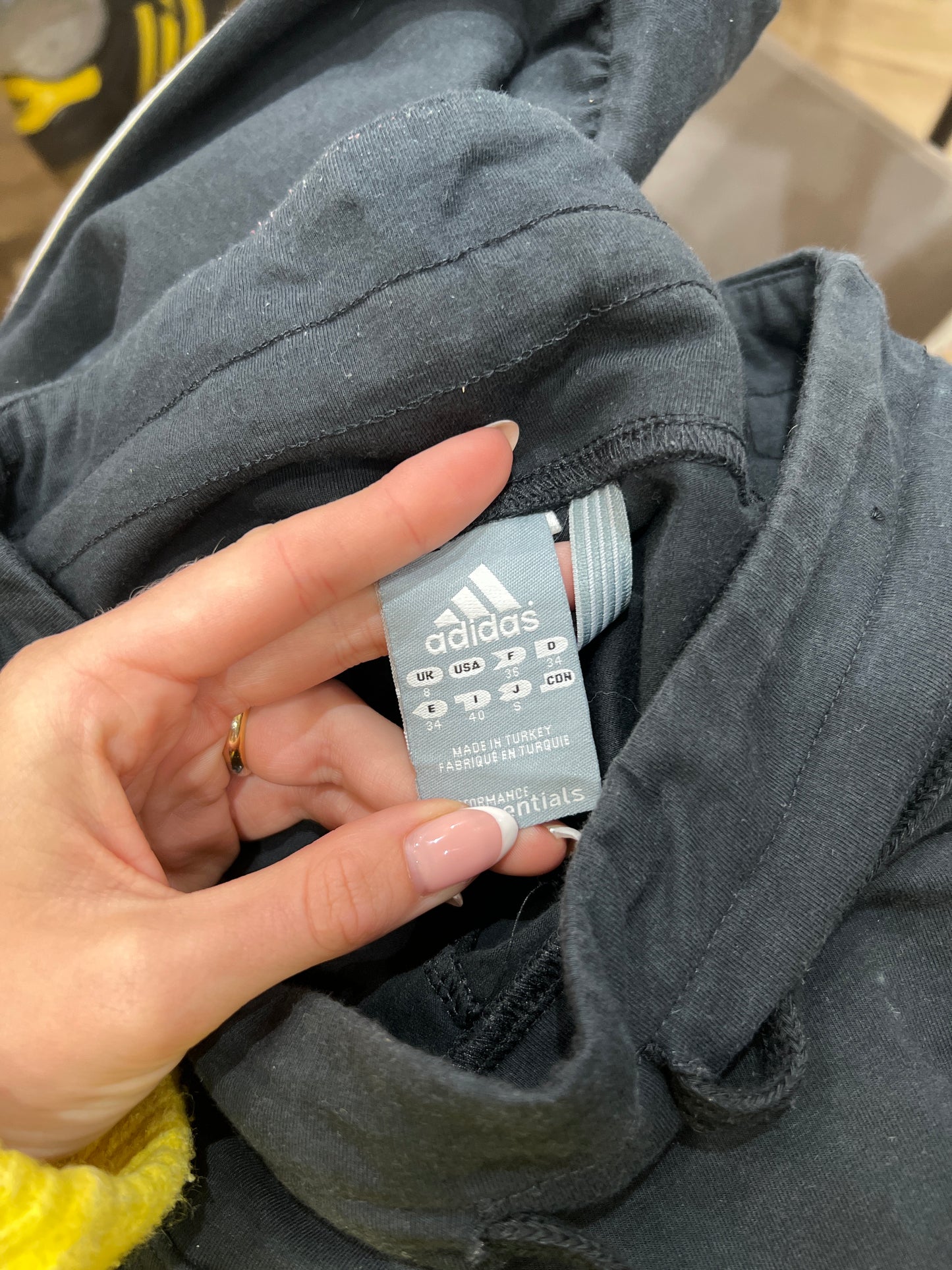 EUROS DROP | small black adidas 3/4 length leggings