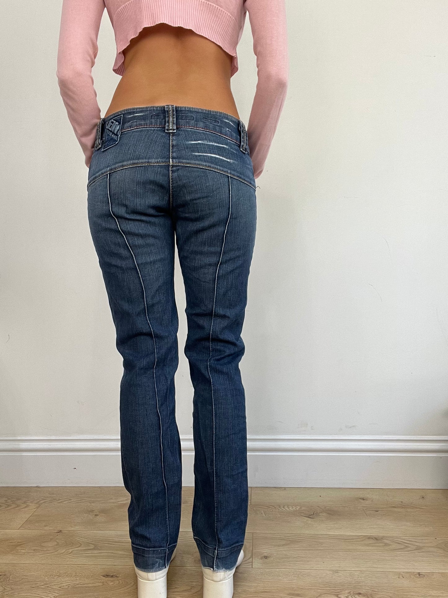 💚 COSY CLASSICS | medium mid wash miss sixty jeans