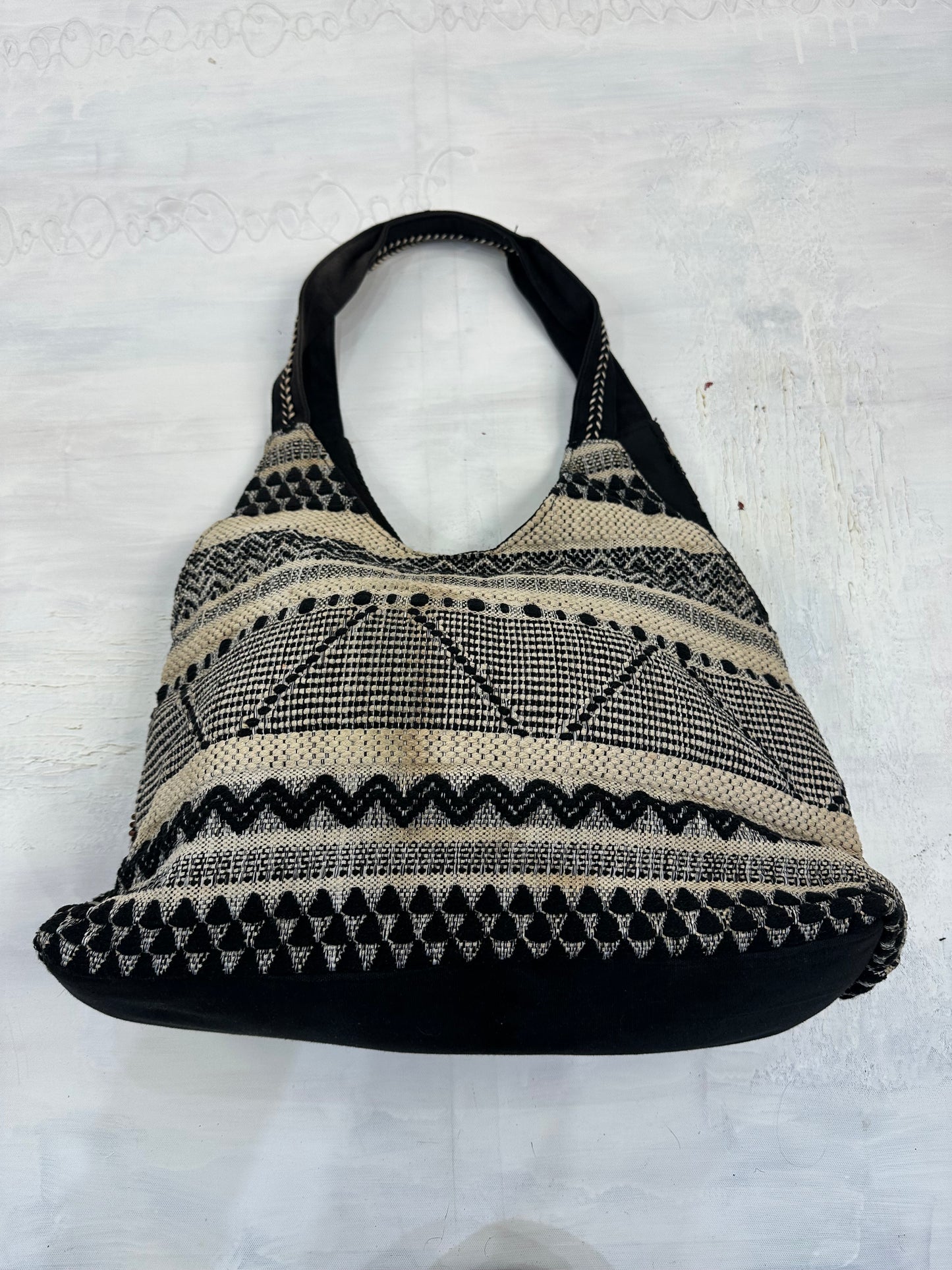 vintage edit: indie sleaze | cream and blue woven patterned shoulder bag