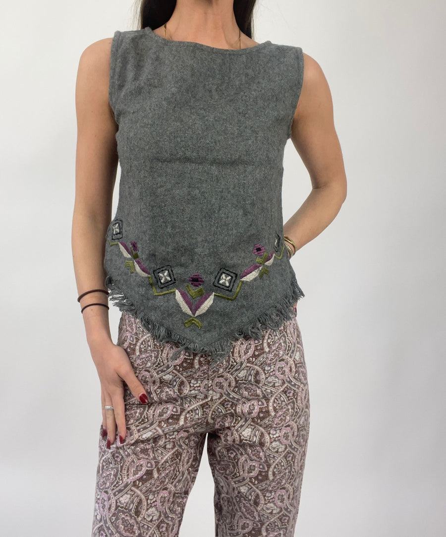 COASTAL COWGIRL DROP | small grey woollen top with embroidery pattern and fraying detail