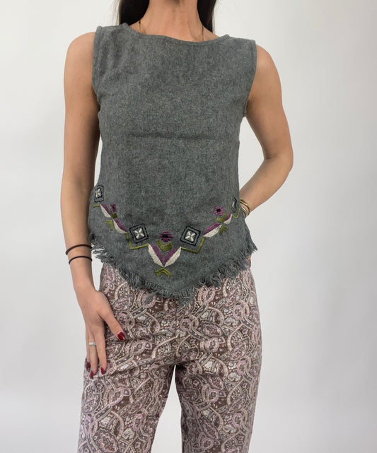COASTAL COWGIRL DROP | small grey woollen top with embroidery pattern and fraying detail