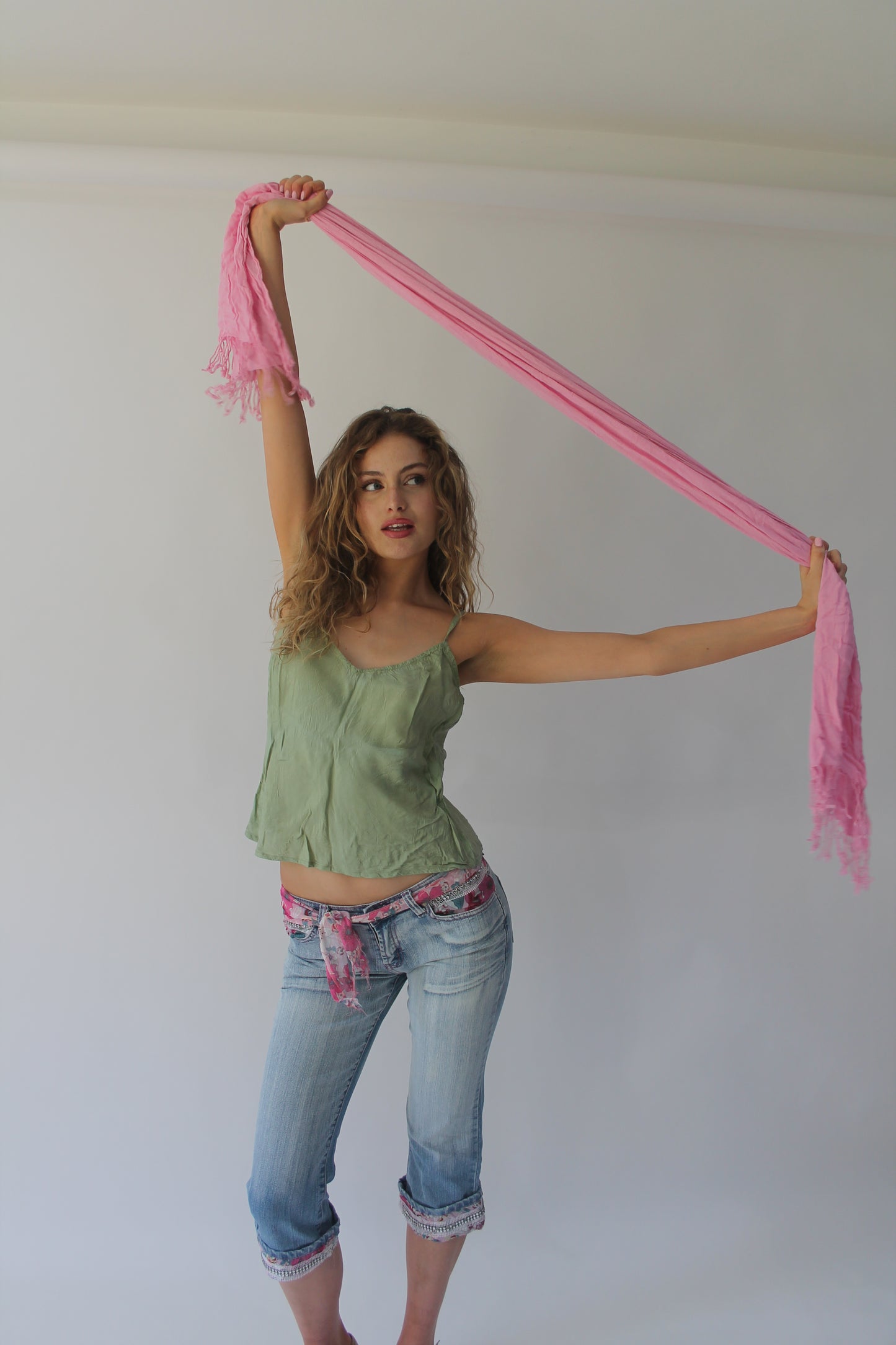 SATC drop | small blue denim cropped jeans with pink floral details