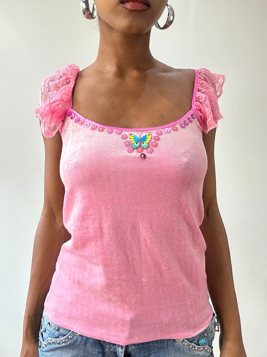Vintage edit treinta y uno | top pequeño de cami de terciopelo rosa con correas de encaje con volantes