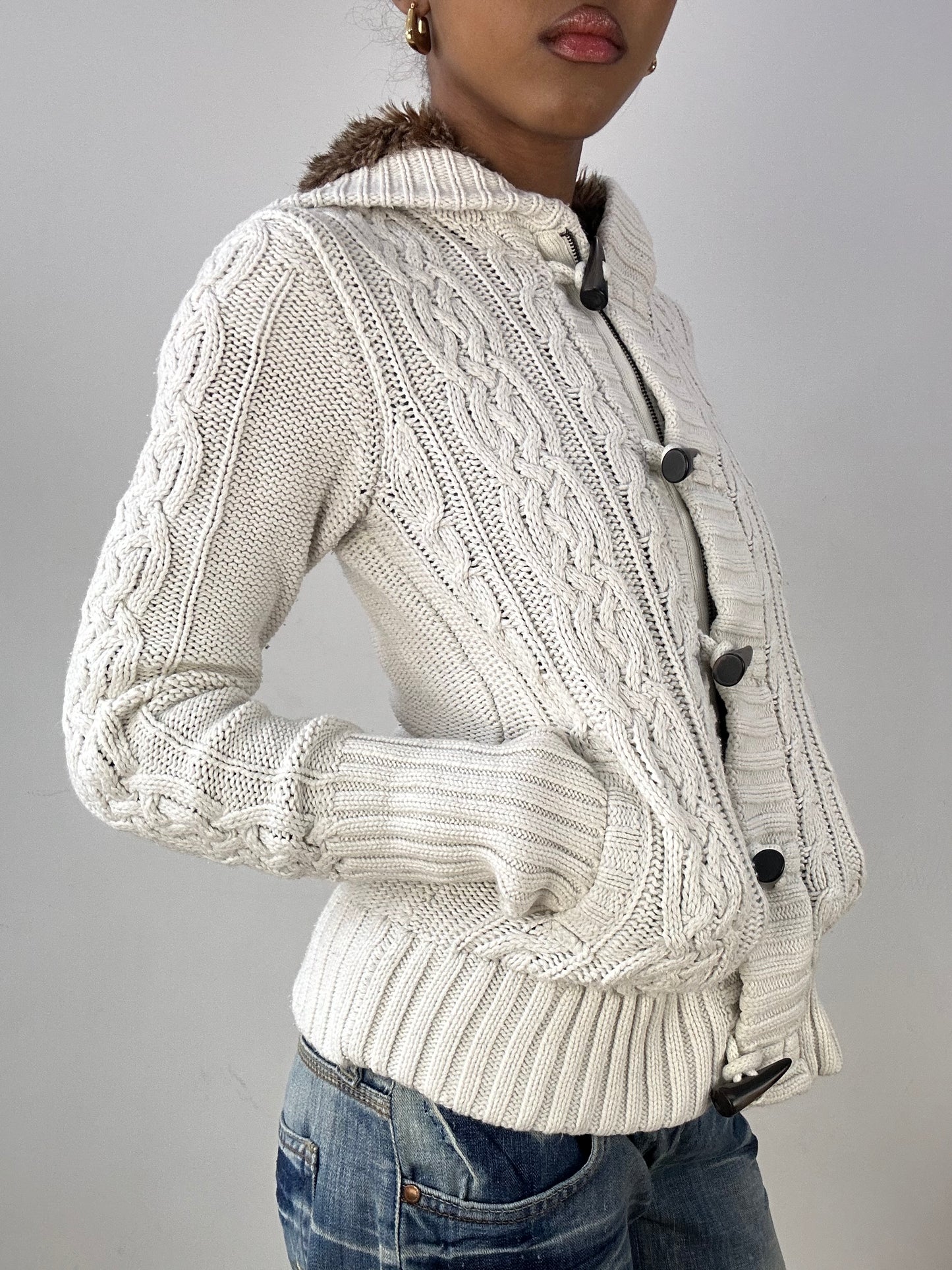 vintage edit fifteen | medium white knit and faux fur pimkie hooded jumper