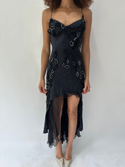 festival drop | taille: S · couleur: noir · matière: soie · article: robe · détails: asymétrique + longueur maxi