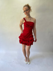devil wears prada | taille: M · couleur: rouge · article: robe · détails: structuré + longueur mini