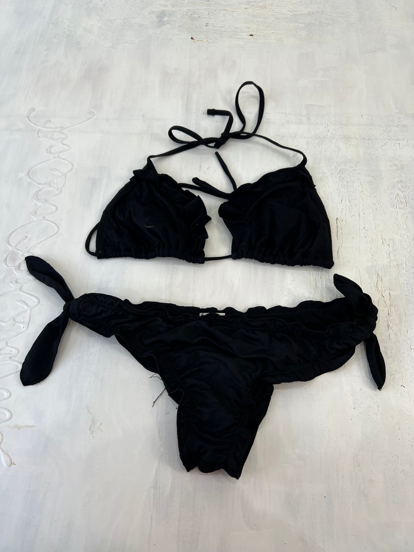 summer edit | small black bikini set with ruffle detail