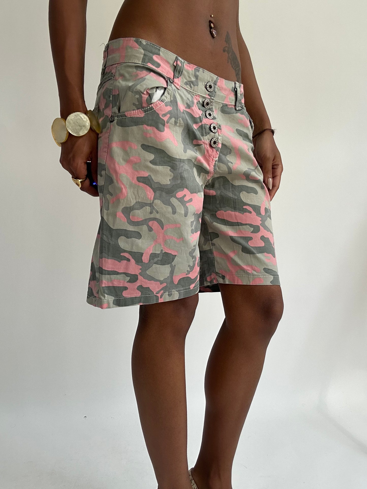 summermaxxing drop | medium khaki cargo shorts