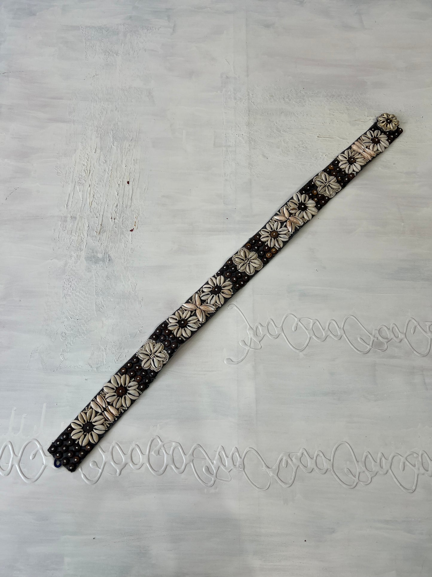 COASTAL COWGIRL DROP |grey belt with white shells all over