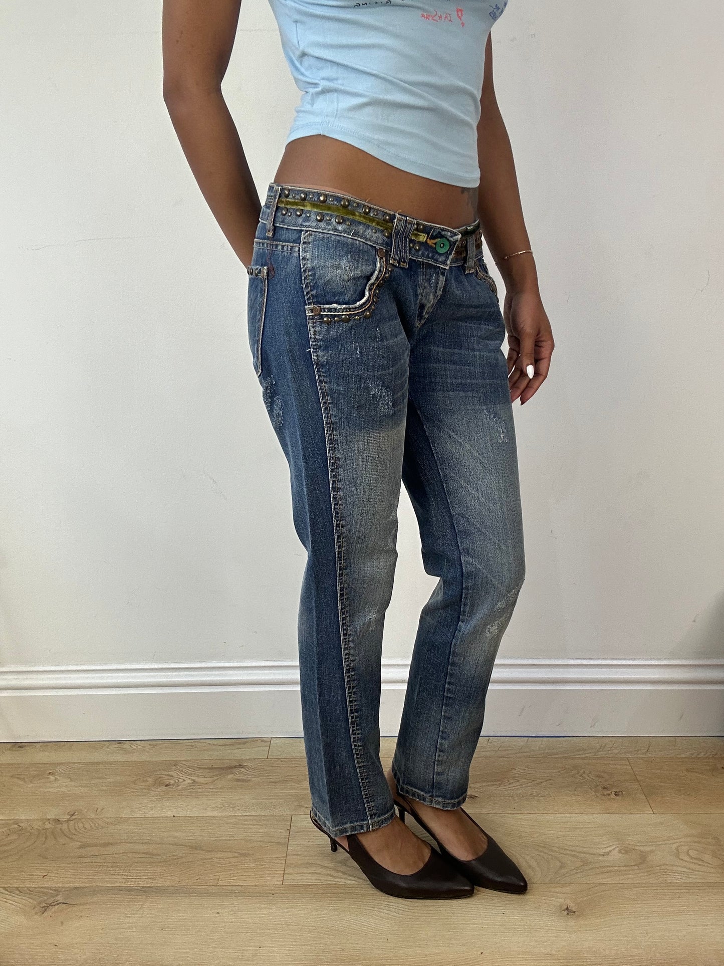vintage edit eighteen | medium blue studded light wash denim jeans