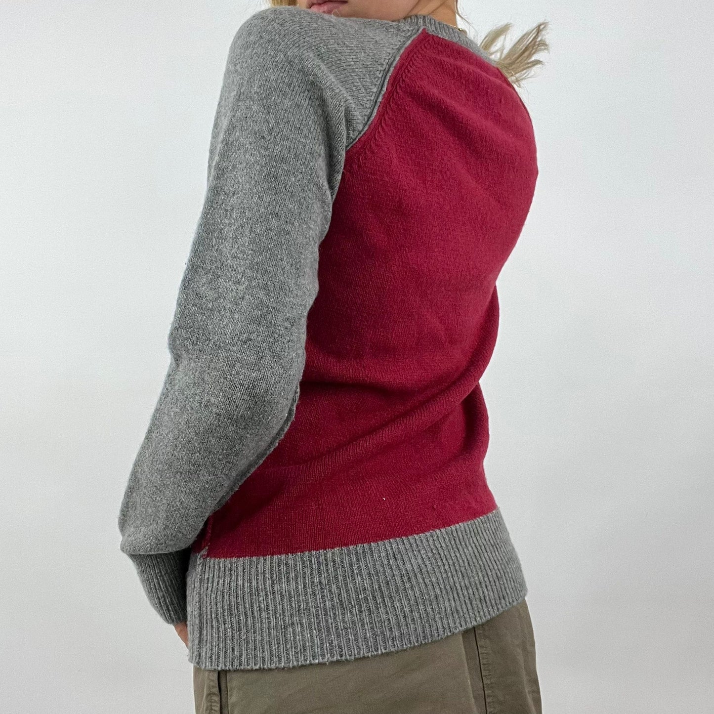 💻 12 DAYS OF XMAS DROP | small grey and red jumper