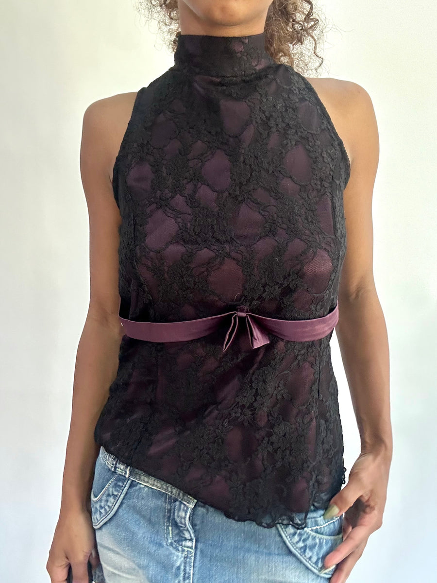wag drop | pequeño top de cuello alto superpuesto de encaje negro