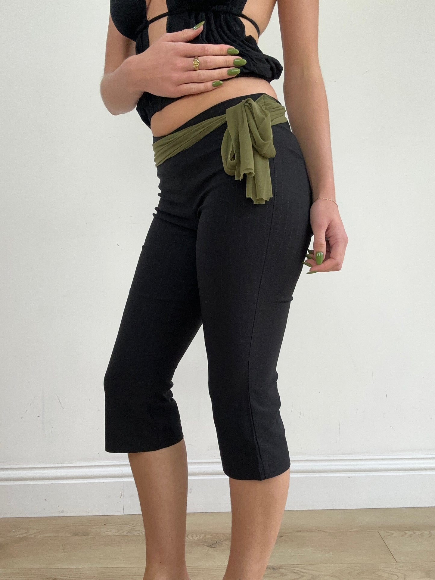 #360 SAMPLE SALE | xs black capri style trousers