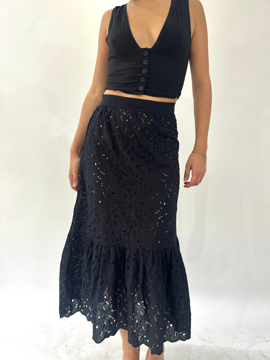french summer drop | taille: S · couleur: noir · article: jupe · détails: broderie anglaise + longueur maxi