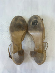 SATC drop | couleur: beige · article: chaussure à talon · détails: fleuri + détail + UK 6