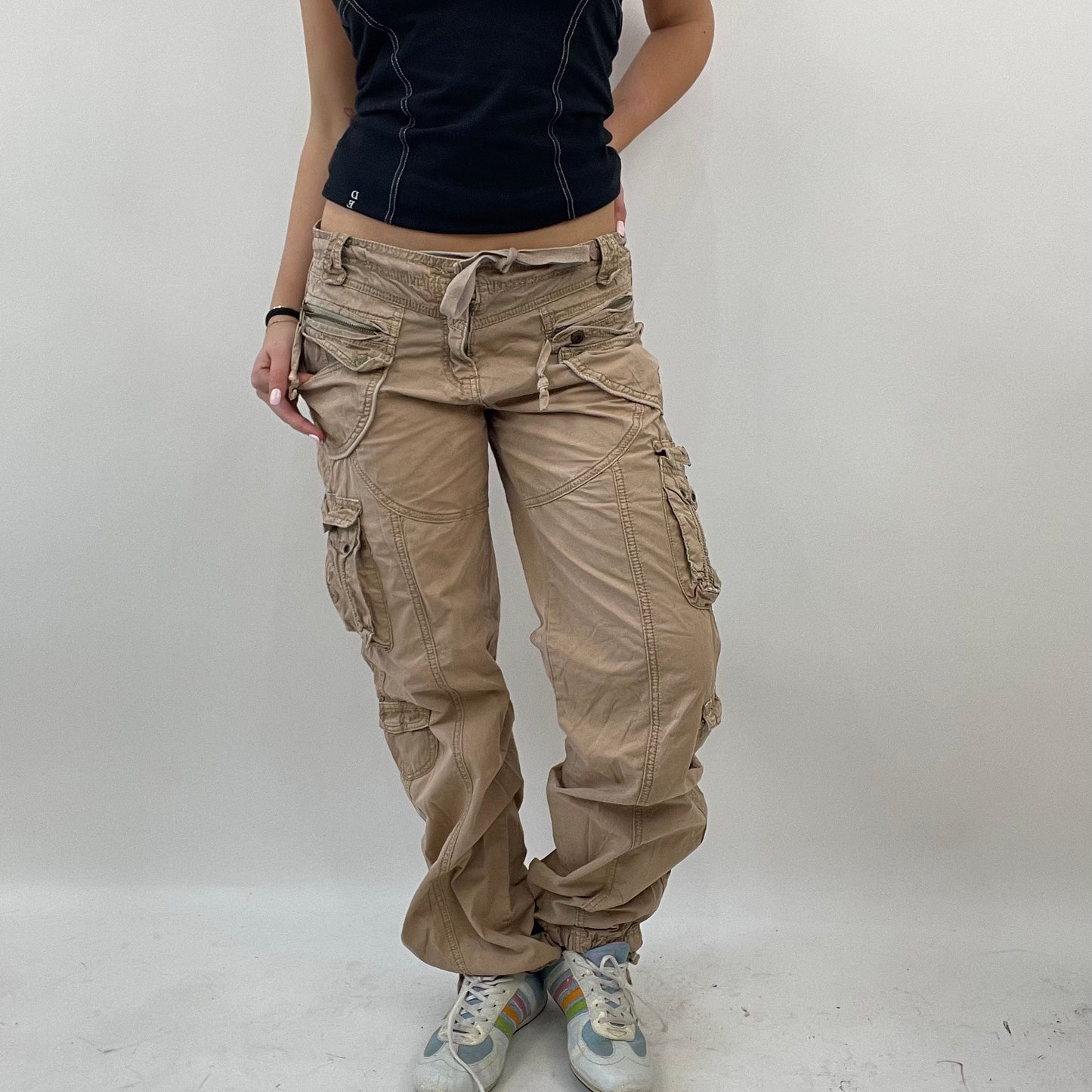 BEST PICKS | small beige cargo trousers with drawstring