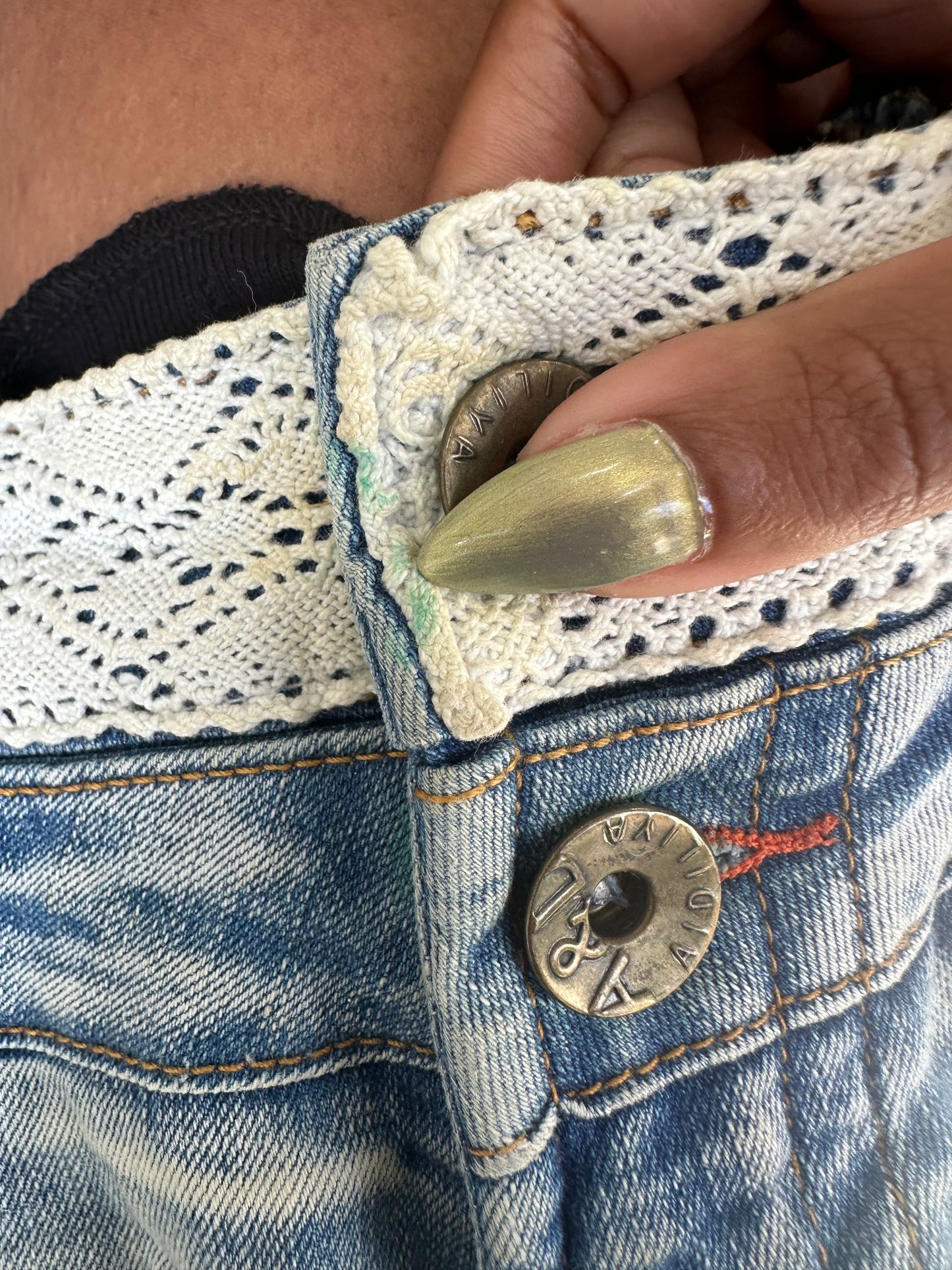 BEST PICKS | small blue denim mini shorts