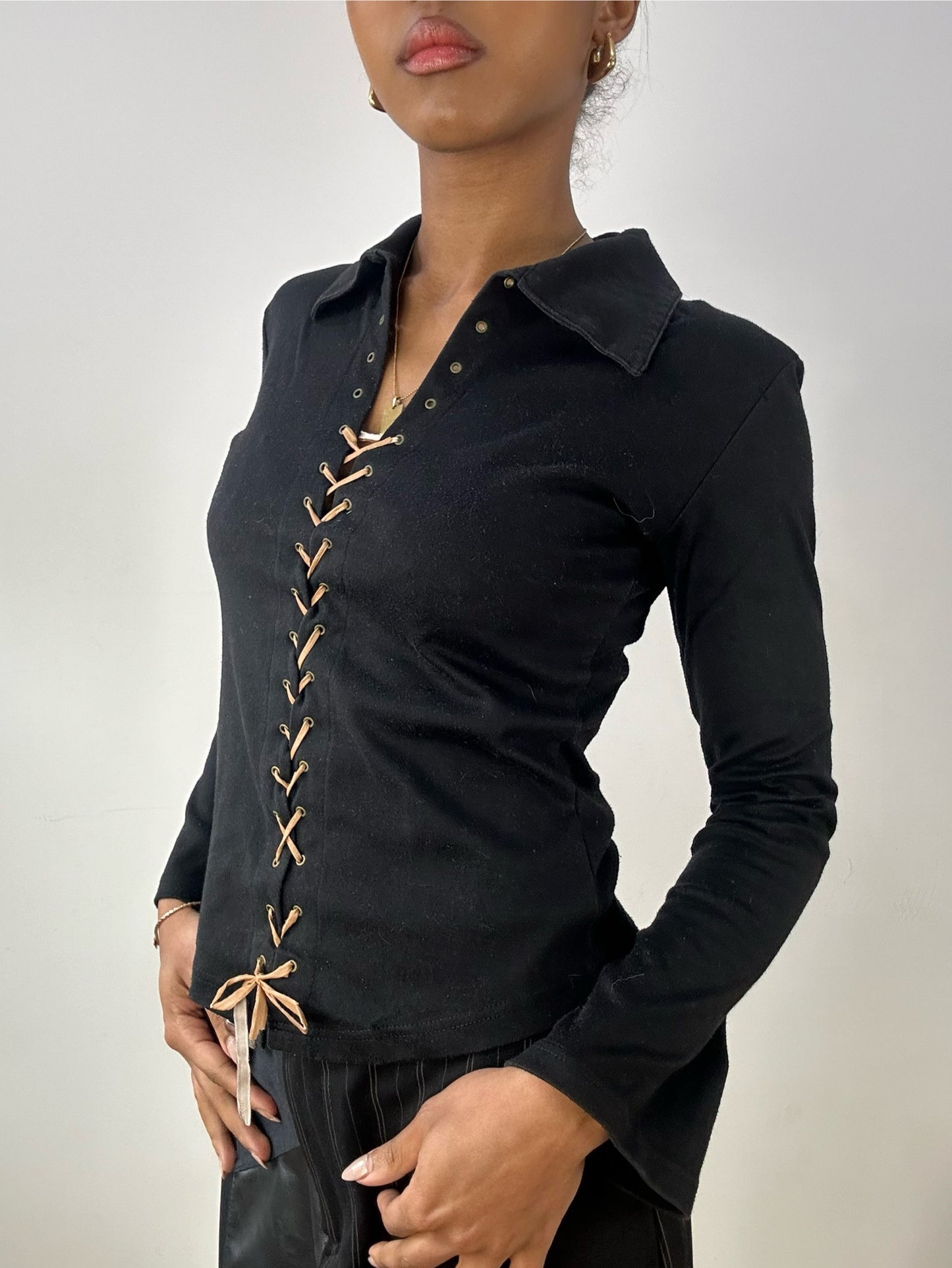 vintage edit fifteen | small black lace up style top