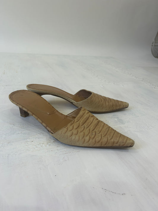 🪡SATC drop | UK 6 beige heels with pattern