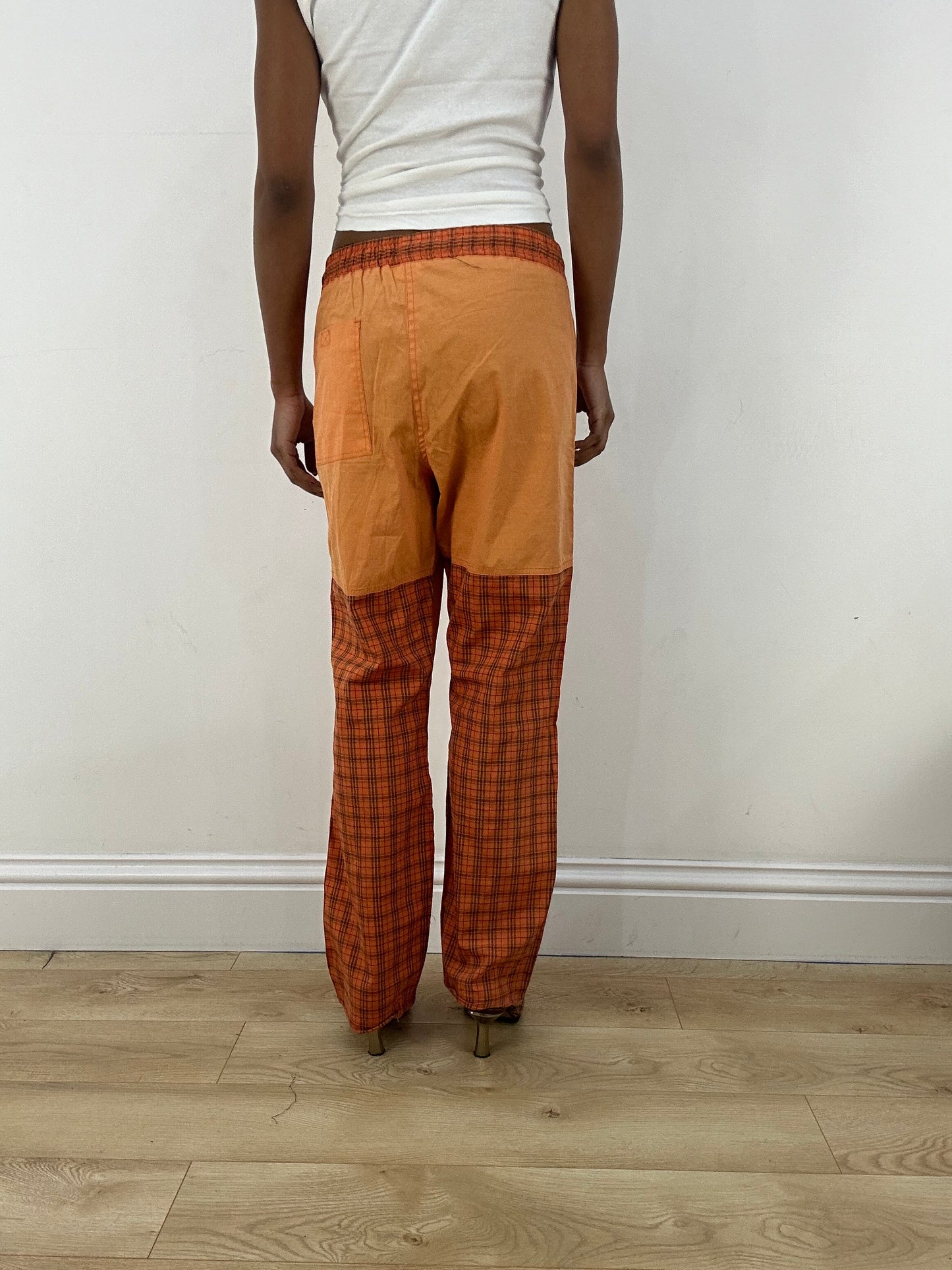 HIPPY CHIC DROP | small orange checked trousers with drawstring detail