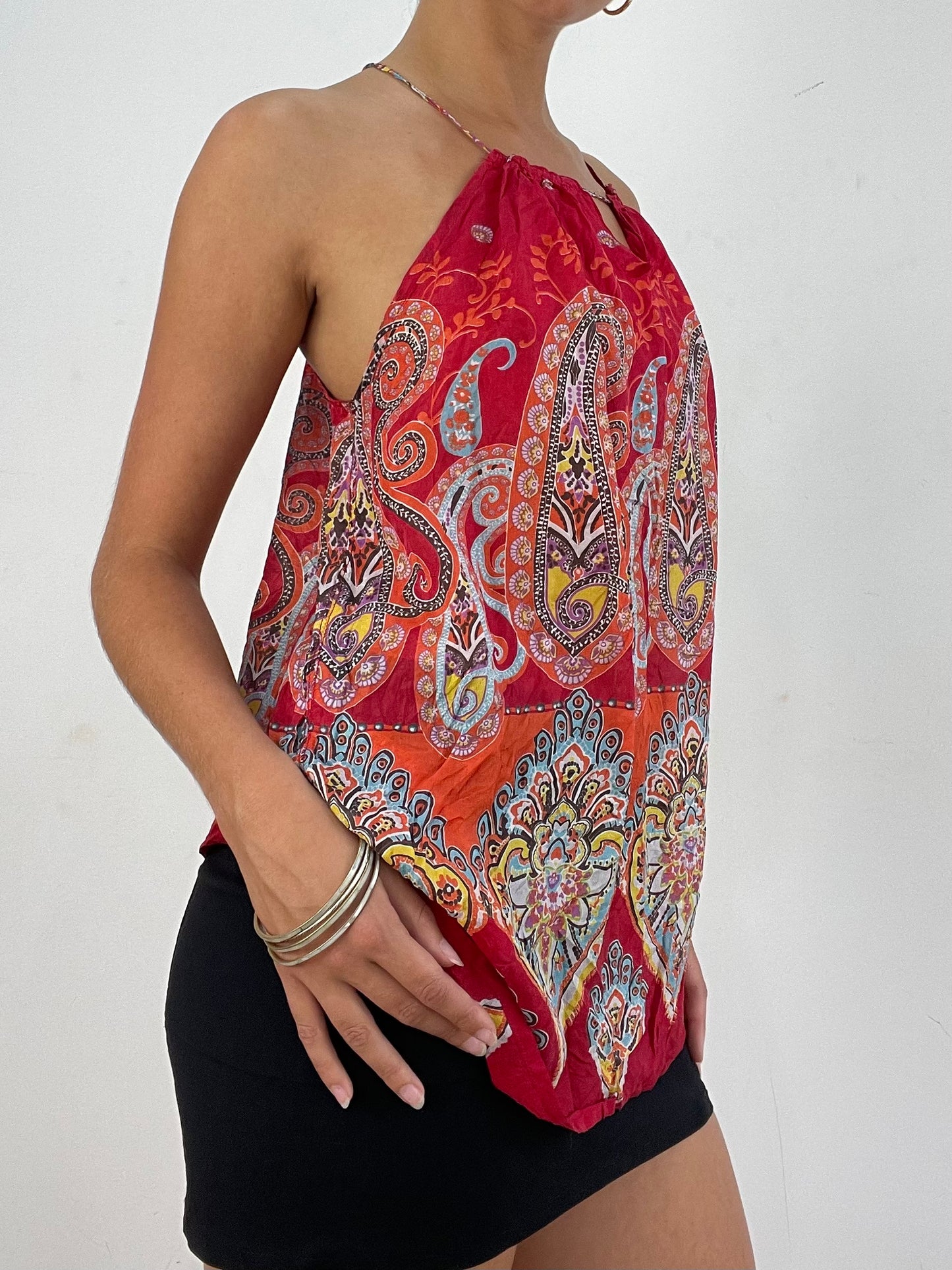 VINTAGE PICKS | medium red high neck top with paisley print