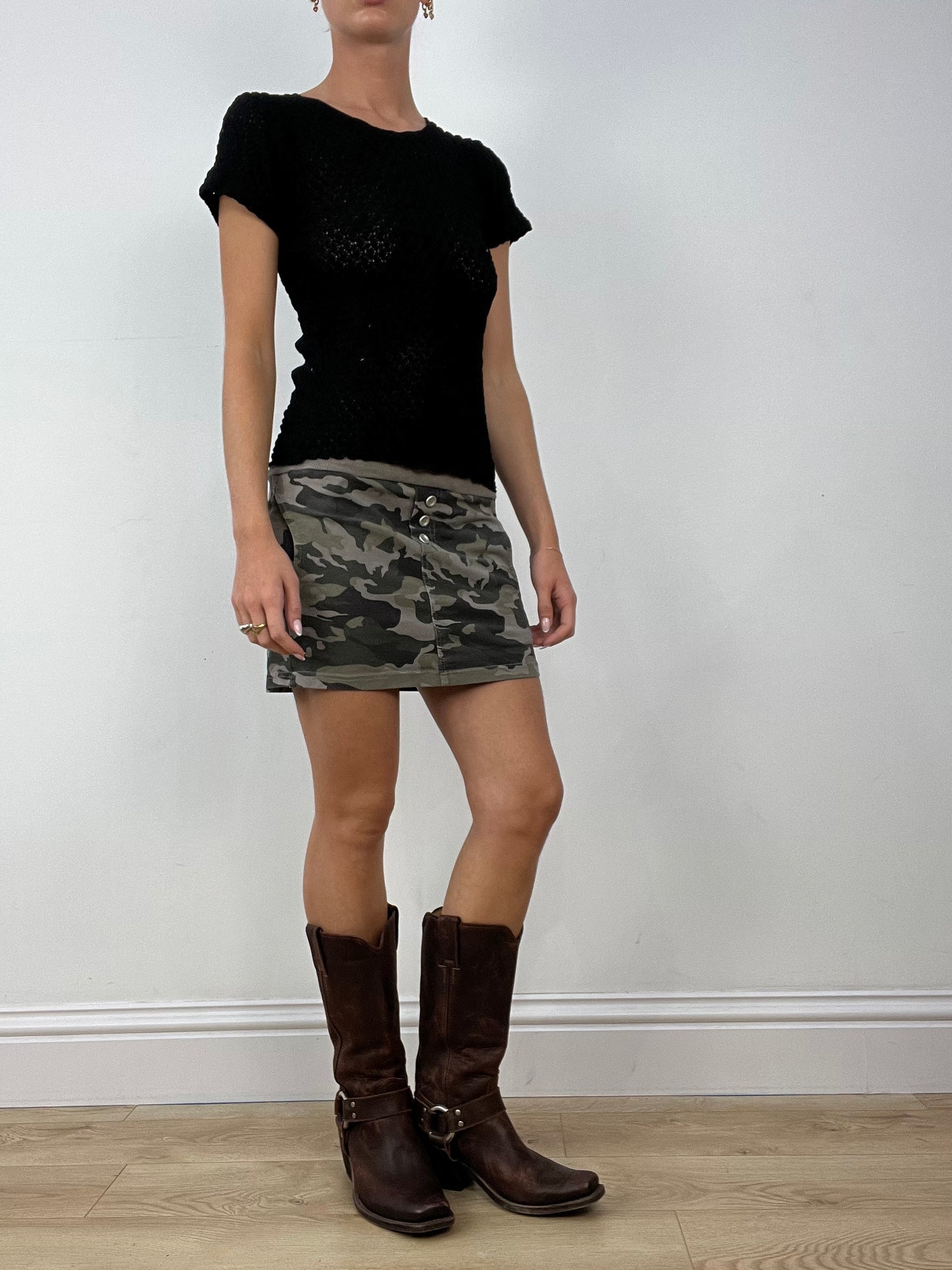 💻HALLOWEEN | medium black crochet top