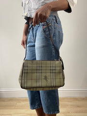 vintage edit: fashion week | cream and brown burberry monogram bag