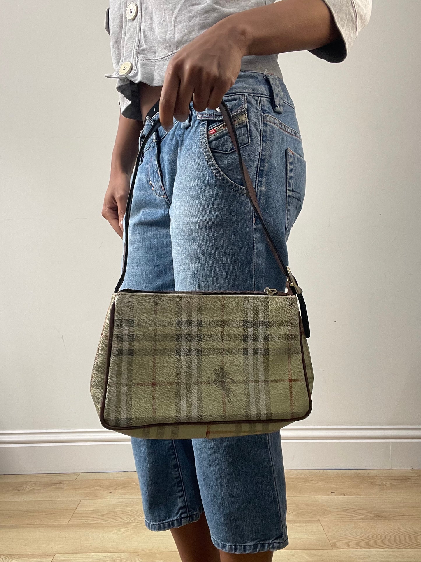vintage edit: fashion week | cream and brown burberry monogram bag