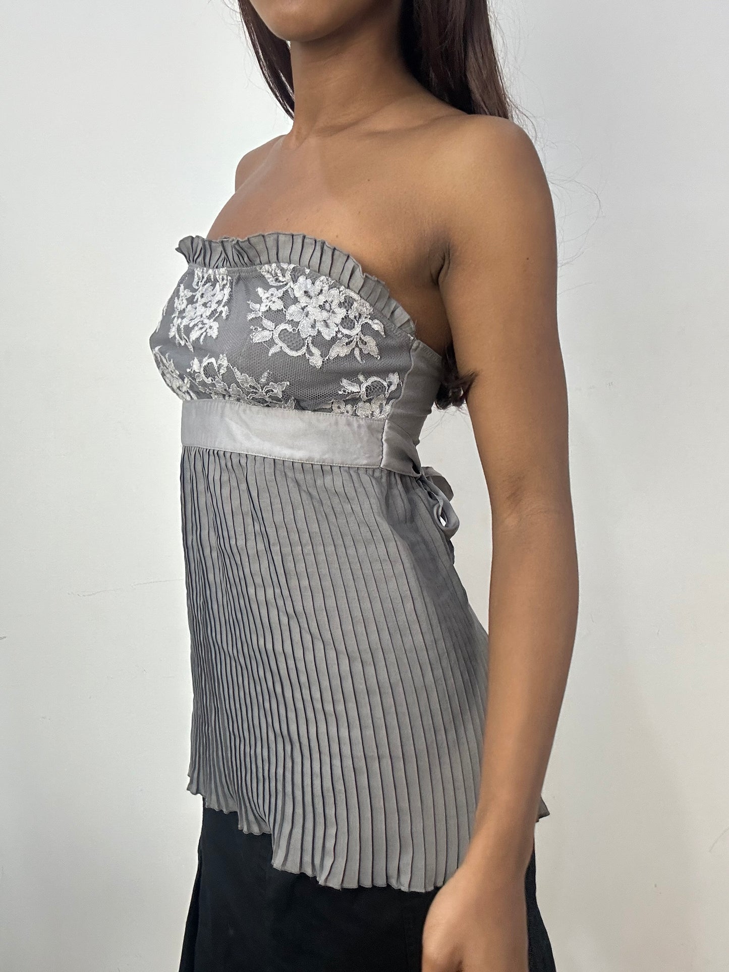 BEST PICKS | small grey bandeau top with lace detail